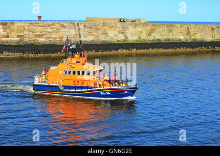 RNLI-Rettungsboot in Whitby Hafen North Yorkshire England UK Stockfoto