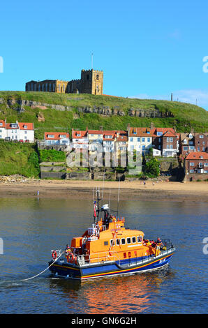 RNLI-Rettungsboot in Whitby Hafen North Yorkshire England UK Stockfoto