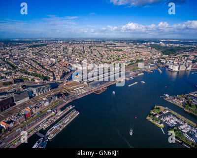 Luftaufnahme der Stadt über Amsterdam, The Netherlands. Blick aus der Vogelperspektive Stockfoto
