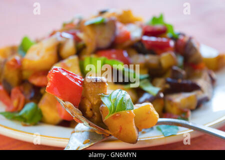 Draufsicht auf eine sizilianische caponata Stockfoto