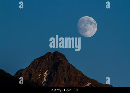 Mount Mackenzie und der Mond Stockfoto