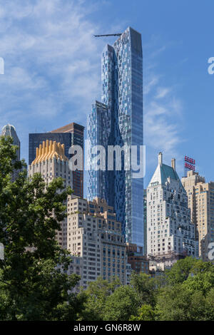 Wohn- supertall Wolkenkratzer Eine 57 Türme auf den Central Park und andere nahe gelegene Gebäude an der West 57th Street in New York City. Stockfoto