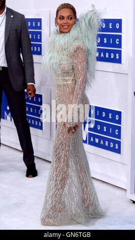 Beyonce Knowles bei den MTV Video Music Awards 2016, Madison Square Garden, New York City ankommen. Stockfoto