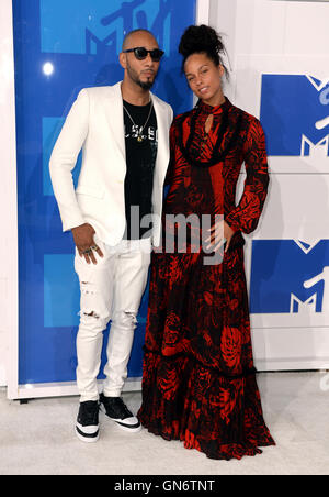Alicia Keys und Swizz Beatz Ankunft bei den MTV Video Music Awards 2016, Madison Square Garden, New York City. Stockfoto