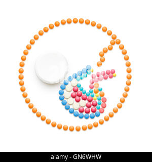 Kreative Medizin und Gesundheitswesen Konzept von Pillen, Ultraschalluntersuchung der IVF Retortenbaby, isoliert auf weiss. Stockfoto
