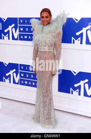 Beyonce Knowles bei den MTV Video Music Awards 2016, Madison Square Garden, New York City ankommen. PRESSEVERBAND Foto. Bild Datum: Sonntag, 28. August 2016. Vgl. PA Geschichte SHOWBIZ MTV. Bildnachweis sollte lauten: PA Wire Stockfoto