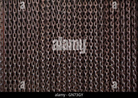 Eisernen Vorhangs Denkmal neben dem Haus des Terrors in Budapest, Ungarn. Stockfoto