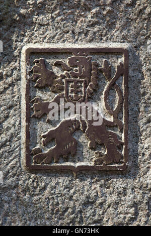 Wappen der Tschechoslowakei auf das Denkmal für die Mitglieder des Zustand-Verteidigung-Schutz die Staatsgrenze verteidigte dargestellt Stockfoto