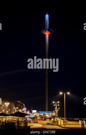 Brighton Seafront and The British Airways i360 Observation Tower At Night, Brighton, Sussex, UK Stockfoto