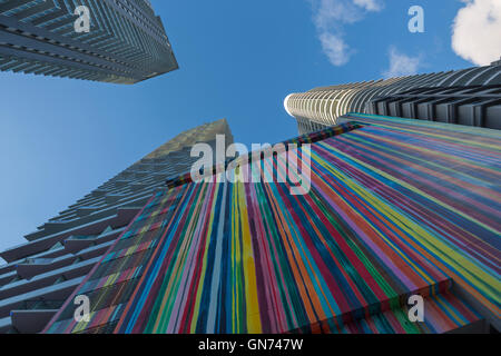 TROPFEN SIE FARBE WANDBILD (© MARKUS LINNENBRINK 2016) SLS BRICKELL STADTZENTRUM WOLKENKRATZER DOWNTOWN MIAMI FLORIDA USA Stockfoto