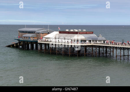 Cromer Pier mit dem Pavilion Theatre am Nord-östlichen Küste Norfolks Stockfoto