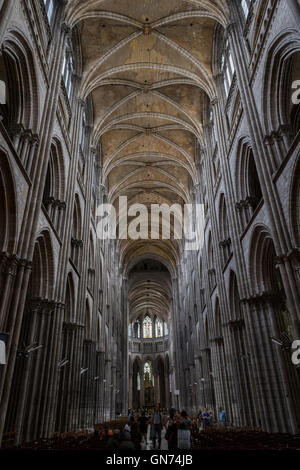 Kirchenschiff und die Decke von der Kathedrale Notre-Dame de Assomption de Rouen, Frankreich Stockfoto