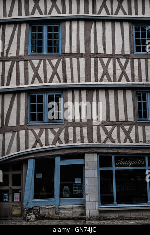 Krumm, Holz gerahmt Gebäude in Rouen, Frankreich Stockfoto