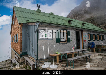 Grosses Wiesbaches Horn 3564m. Heinrich Schwaiger Haus Berghütte Stockfoto