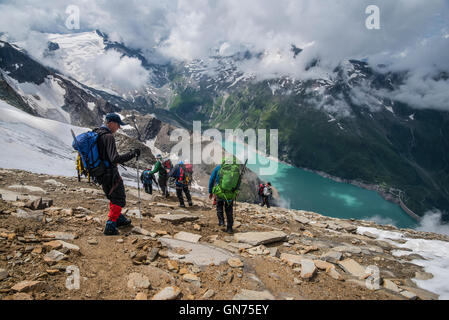 Klettern am großen Wiesbaches Horn 3564m über dem Stausee Mooserboden stausee Stockfoto