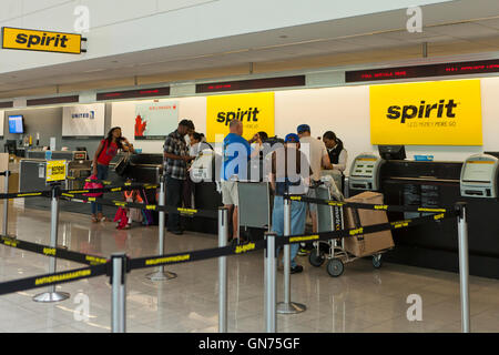 Spirit Airlines ticket-Schalter am BWI International Airport - USA Stockfoto