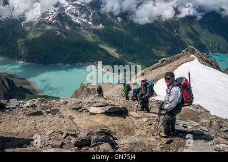 Klettern am großen Wiesbaches Horn 3564m mit Heinrich Schwaiger Haus und Stausee Mooserboden stausee Stockfoto