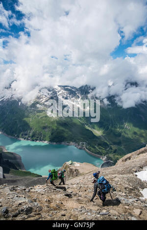 Klettern am großen Wiesbaches Horn 3564m mit Heinrich Schwaiger Haus und Stausee Mooserboden stausee Stockfoto