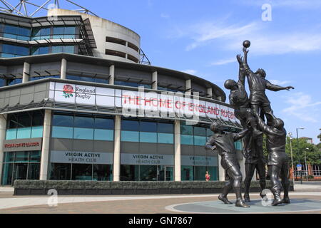 „Core Values“ (Gerald Laing, 2010, Bronze), Twickenham Stadium, Greater London, England, Großbritannien, Großbritannien, Großbritannien, Europa Stockfoto