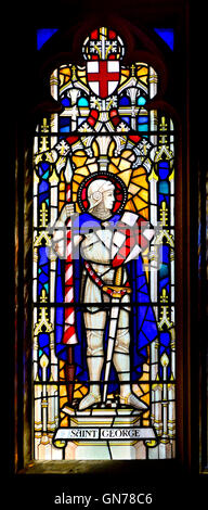 London, England, Vereinigtes Königreich. St Giles Predigten Kirche, Vorderstraße (Barbican). Glasmalerei-Fenster: St George Stockfoto