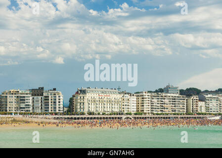 Blick auf La Concha Strand Bucht San Sebastian-Donostia Spanien Stockfoto