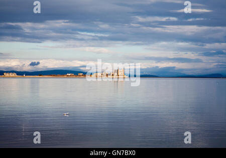 Winter auf Piel Schloss und Piel Insel aus Walney Insel-Furness Morecambe Bay Cumbria England Stockfoto