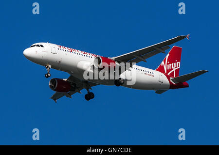 Virgin America Airbus A320-214 (Registrierung N847VA) nähert sich San Francisco International Airport (SFO) in San Mateo, California, Vereinigte Staaten von Amerika Stockfoto