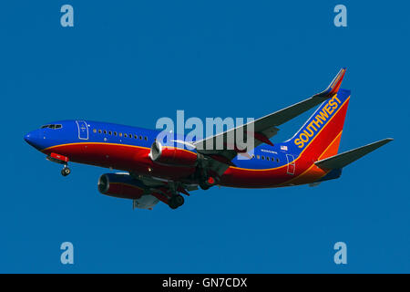 Southwest Airlines Boeing 737 - 7H 4 (Registrierung N265WN) nähert sich San Francisco International Airport (SFO) in San Mateo, California, Vereinigte Staaten von Amerika Stockfoto