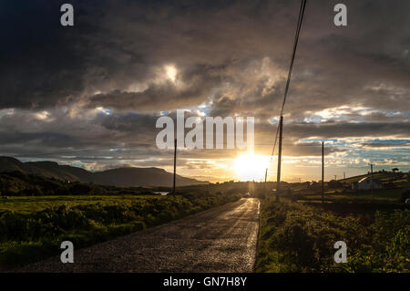Nach einem Sturm vorbei bei Sonnenuntergang, Loughros Point Road, Ardara, County Donegal, Irland Stockfoto