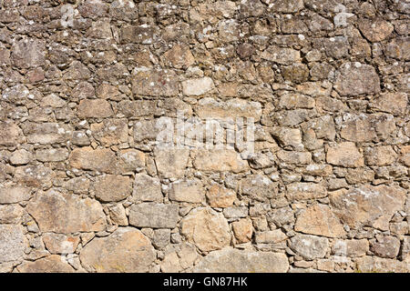 alte Steinmauer mit unregelmäßigen Granit Stücke gemacht Stockfoto