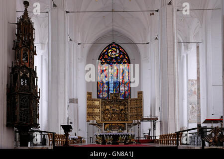 Inneren die römisch-katholische St. Mary's-Kirche oder formal der Basilika Mariä Himmelfahrt der Jungfrau Maria derzeit die drittgrößte Backsteinkirche der Welt, liegt im Norden Polens Danzig Stockfoto