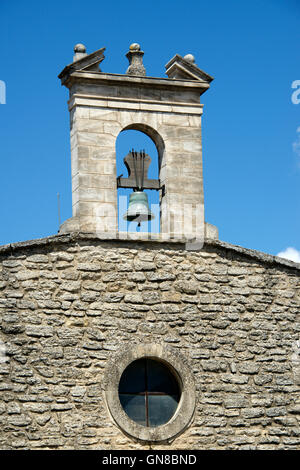 Glockenturm weißen Büßer Kapelle Gordes Luberon Provence Frankreich Stockfoto