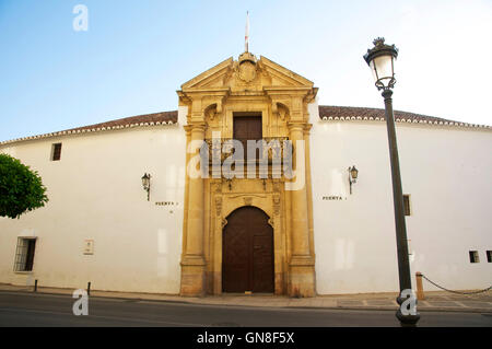 Blick auf die Vorderseite der Stierkampfarena von Ronda. Stockfoto