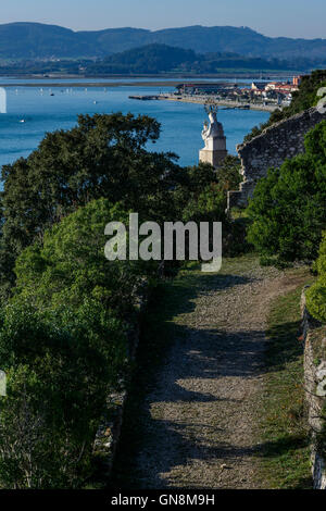 Santa Maria del Puerto natives Seemann und Patron von Santona, Cantabria, Spanien, Europa, Licht und die Leitlinien der Männer des Meeres. Stockfoto