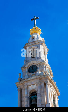 Basilika der lieben Frau vom Rosenkranz Glockenturm Fatima Portugal. Stockfoto