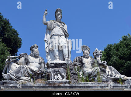 Fontana della Dea Roma Tra il Tevere e l'Aniene (Brunnen der Göttin Roma zwischen dem Tiber und Aniene) ist eine Skulptur-b Stockfoto