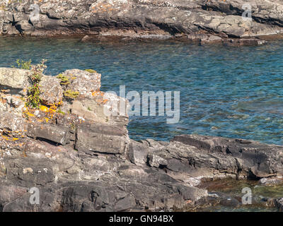 Felsige Küste und Wasser - Isle Royale National Park. Lake Superior, Michigan. East End. Stockfoto