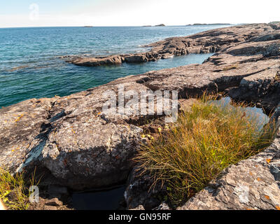 Felsige Küste und Wasser - Isle Royale National Park. Lake Superior, Michigan. East End. Stockfoto