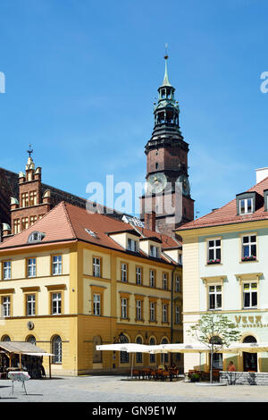 Blick vom Marktplatz in der historischen Altstadt auf der St. Elisabeth Church of Wroclaw in Polen. Stockfoto