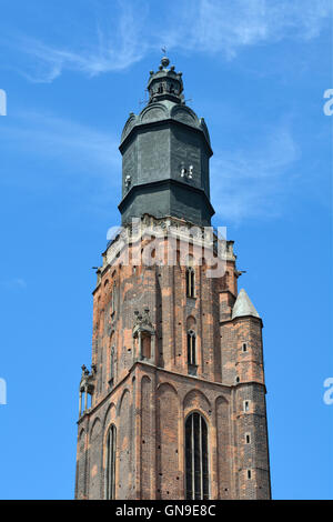 Turm der St. Elisabeth-Kirche auf dem Marktplatz der historischen alten Stadt Wroclaw in Polen. Stockfoto