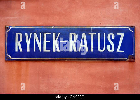 Straßenschild der Rynek Ratusz am Marktplatz in der alten Stadt Breslau in Polen.