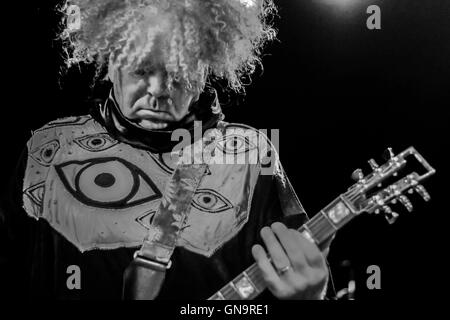 Northampton, Massachusetts, USA, 27. August 2016. Buzz Osborne, Gründungsmitglied, Gitarrist und lead-Sänger für Melvins, im Teatro Calvin. Stockfoto