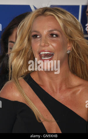 New York, New York, USA. 28. August 2016. Sängerin BRITNEY SPEARS besucht die Ankünfte am 2016 MTV Video Music Awards im Madison Square Garden statt. Bildnachweis: Nancy Kaszerman/ZUMA Draht/Alamy Live-Nachrichten Stockfoto