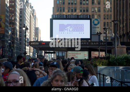 New York, uns. 28. August 2016. Die Atmosphäre bei den MTV Video Music Awards, VMAs, im Madison Square Garden in New York City, USA, am 28. August 2016. Foto: Hubert Boesl /dpa - NO-Draht-SERVICE-/ Dpa/Alamy Live News Stockfoto