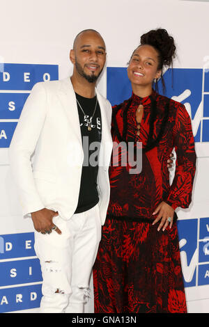 New York, New York, USA. 28. August 2016. Swizz Beatz und Alicia Keys kommt bei der 2016 MTV Video Music Awards im Madison Square Garden am 28. August 2016 in New York City. Bildnachweis: MediaPunch Inc/Alamy Live-Nachrichten Stockfoto