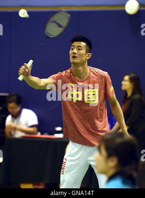 Hong Kong, China. 29. August 2016. Chen Long chinesische Badminton gold Medalist führt für Studenten am Sportinstitut Hong Kong in Hongkong, Südchina, 29. August 2016. Eine 64-köpfige Delegation, darunter 42 Rio Olympiasieger und drei Elite-Athleten vom chinesischen Festland ist bei einem dreitägigen Besuch in Hong Kong vom 27. August bis 29. © Lo Ping Fai/Xinhua/Alamy Live-Nachrichten Stockfoto