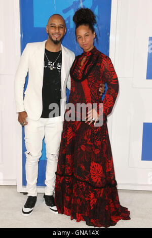 New York, New York, USA. 28. August 2016. Swizz Beatz und Alicia Keys kommt bei der 2016 MTV Video Music Awards im Madison Square Garden am 28. August 2016 in New York City. Bildnachweis: MediaPunch Inc/Alamy Live-Nachrichten Stockfoto