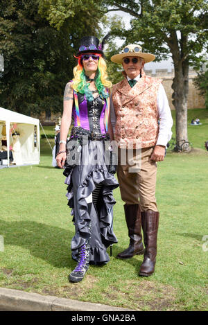 Lincoln, UK. 29. August 2016. Letzter Tag der größten Steampunk-Festival in Europa, durch das historische Viertel in der Stadt Lincoln statt. Steampunks gereist aus allen Ecken der Welt, heute bei der Veranstaltung zu sein. Bildnachweis: Ian Francis/Alamy Live-Nachrichten Stockfoto