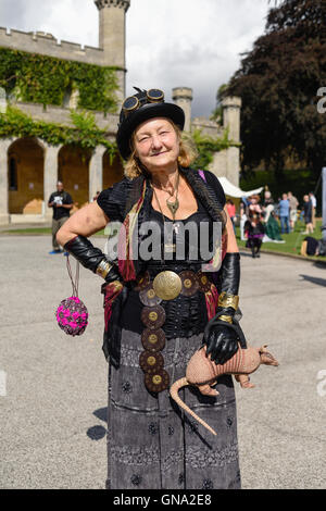 Lincoln, UK. 29. August 2016. Letzter Tag der größten Steampunk-Festival in Europa, durch das historische Viertel in der Stadt Lincoln statt. Steampunks gereist aus allen Ecken der Welt, heute bei der Veranstaltung zu sein. Bildnachweis: Ian Francis/Alamy Live-Nachrichten Stockfoto