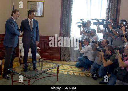 Madrid, Spanien. 29. August 2016. Kommissarischer Ministerpräsident Mariano Rajoy und spanische sozialistische Partei Führer, Pedro Sanchez, bei einem Treffen in Madrid am Montag 29 August 2016 Credit: Gtres Información Más lokalen auf line,S.L./Alamy Live News Stockfoto